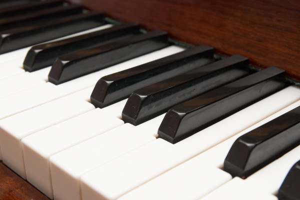 music_piano_keys_up_close_with_mahogany_piano-5 music_piano_keys_up_close_with_mahogany_piano-5