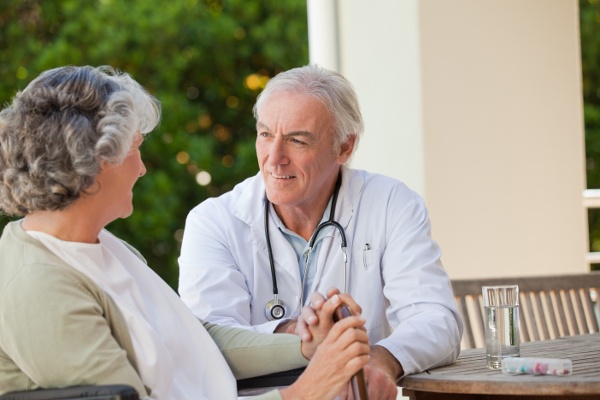 medical_dr._and_elderly_patient_72624307-1 medical_dr._and_elderly_patient_72624307-1
