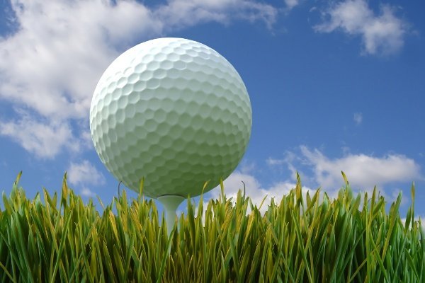golf_close_up_ball_on_tee_16112461-1 golf_close_up_ball_on_tee_16112461-1