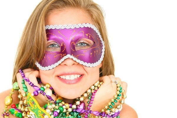 mardi_gras_mask_and_beads