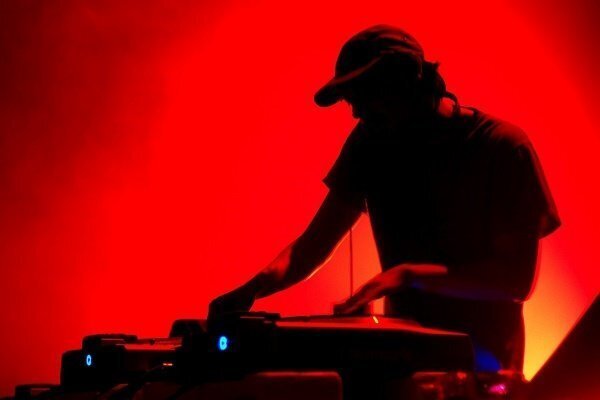 band_silouette_of_dj_turntable_red_background-1