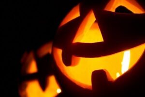 halloween_scary_pumpkins_at_night-1